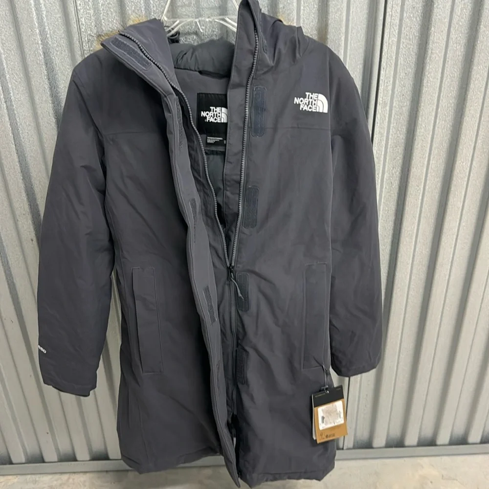 North face - Picture 3 of 16